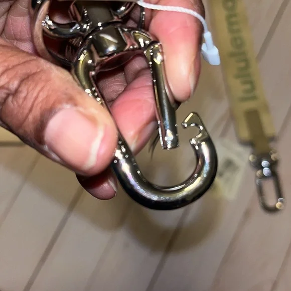 NWT Never lost Lululemon Keychain bag clip SOLD SEPARATELY Keep your keys close - Picture 13 of 15